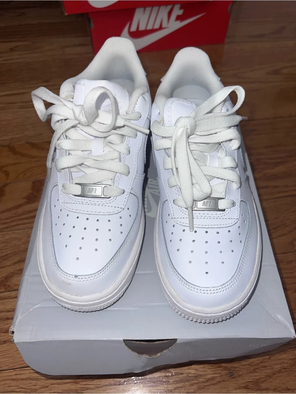 Nike White/Gray Air Force 1 LE (GS) Box Label